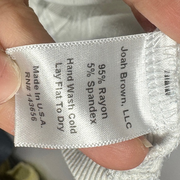 Joah Brown White Ribbed Notch-Neck Tank Crop - Picture 10 of 11